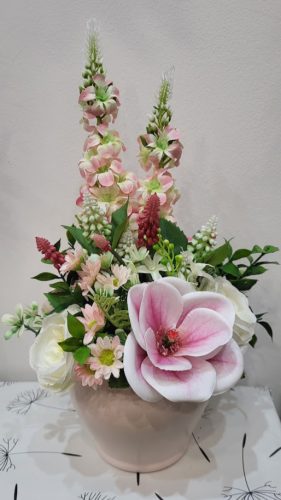 „Anyai Szeretet Kertje” – Dús Harangvirágos és Magnóliás Kompozíció