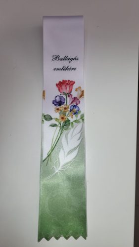 Ballagási Szalag – „Ballagás emlékére” – Elegáns virágos és tollas grafika