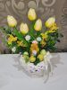 Csibés,sárga tulipános asztaldísz