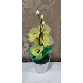 Sárga orchidea harisnyából