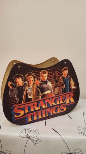 „80-as Évek Hangulata” – Stranger Things Retrowave Dekortáska