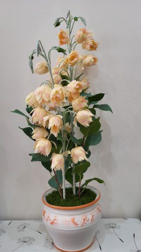 "Hálavirág” – Elegáns Harangvirág Kompozíció Anyák Napjára