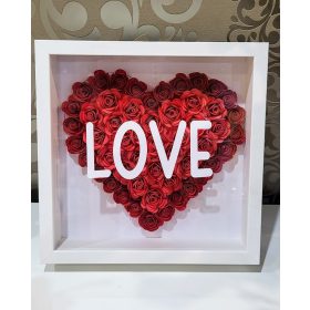 Love felíratú képkeret piros virágokkal