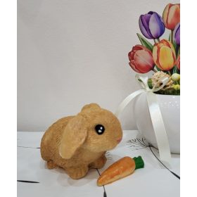   „Répa-tolvaj” Lopofülű Nyuszi – Kézzel Festett Kerámia Figura Szettel (7 cm)