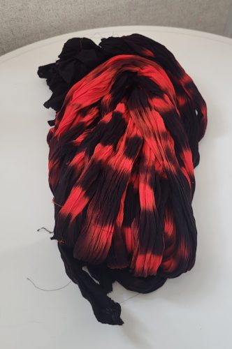 Tarka harisnya-Fekete/Világos piros