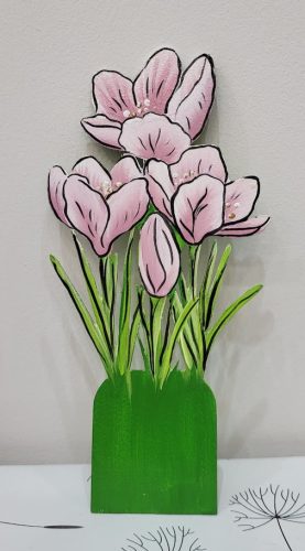 Tavaszi Színpompa – Kézzel Festett Krókuszos Fa Dekoráció (27 cm)