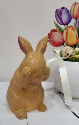 „Vakocska” Füles – Kézzel Festett Egyedi Kerámia Nyuszi (11 cm)