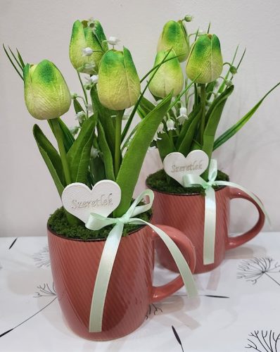 „Zöld Megújulás” – Élethű Tulipánbox Szeretlek Feliratos Fa Szívvel